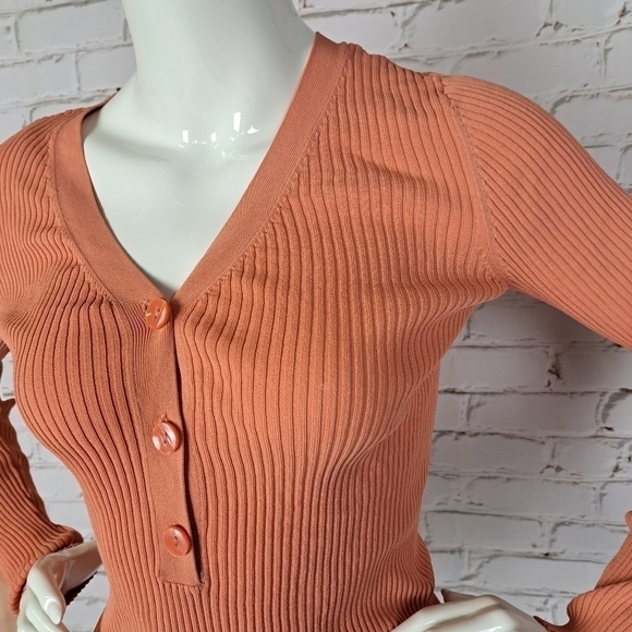 LEITH Ribbed Sweater - Picture 3 of 9